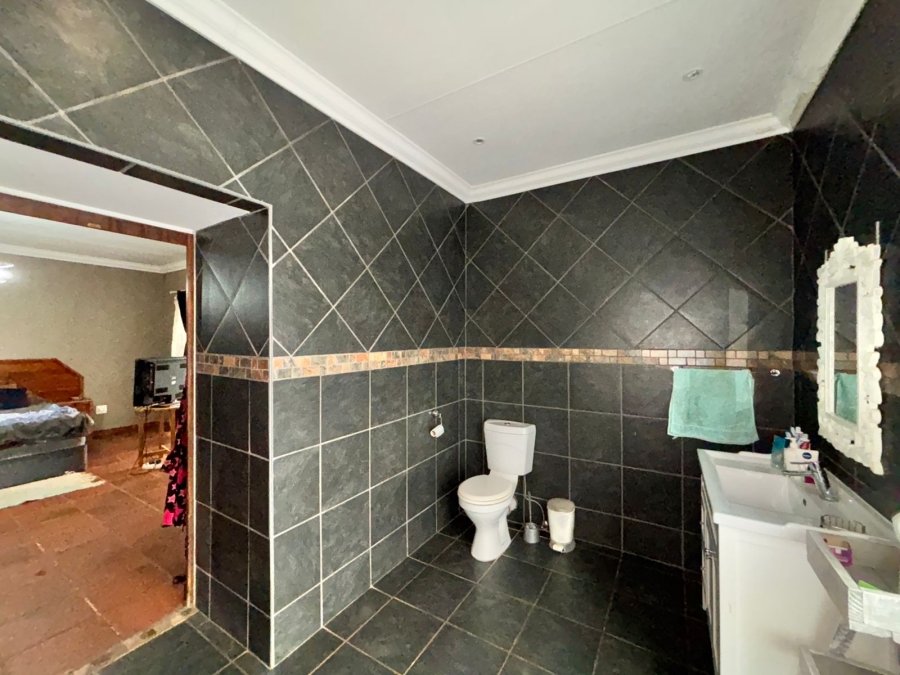 5 Bedroom Property for Sale in Flamwood North West